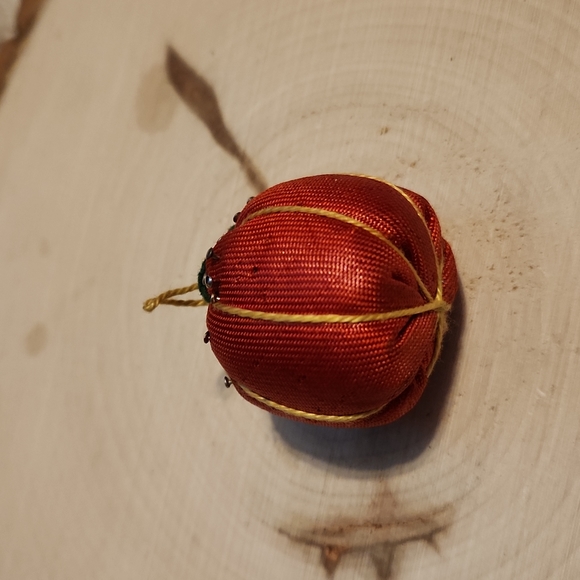 Small Vintage Strawberry Design Pin Cushion - Picture 3 of 3